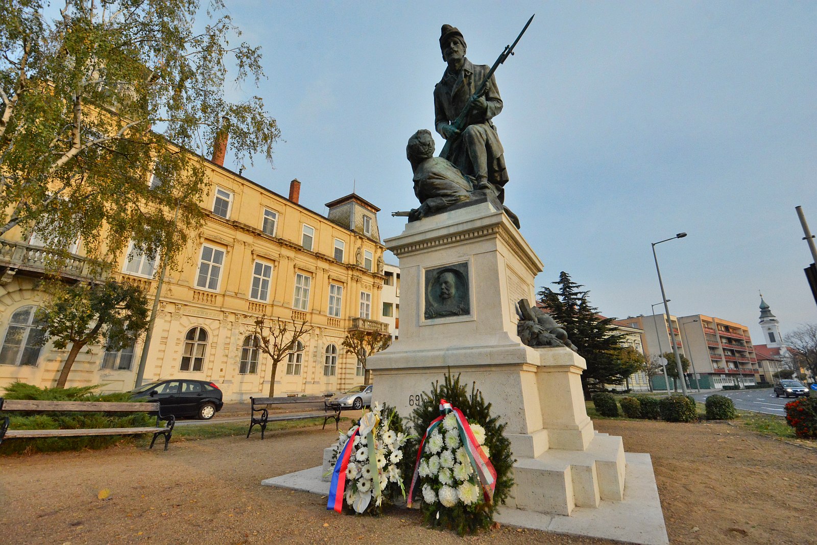 Megemlékezések a fehérvári I. világháborús emlékműveknél